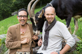 Geissbock Charly findet Heilkräuter, ein Duftbuch